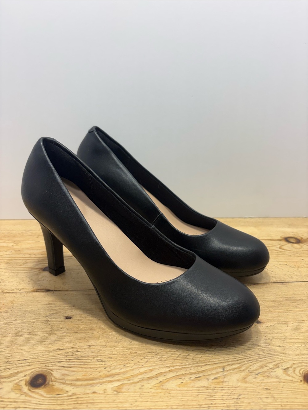 Clarks || Amber Joy Classic Black Mid Heel Pumps Sz 7.5